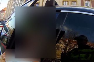 Seniorka bez řidičáku potřebovala na úřad v Hradci. Zajela si tam po pěší zóně - Novinky